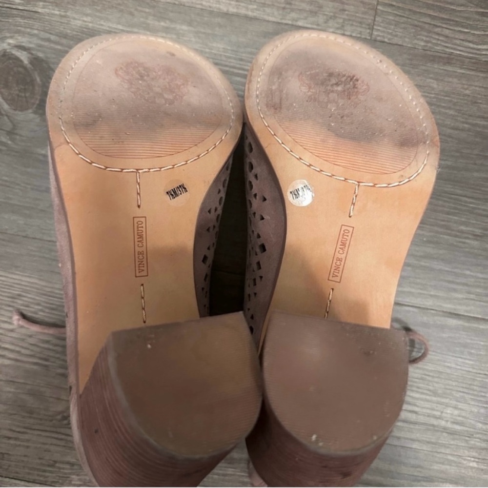 🌻 Tan VINCE CAMUTO Trevan Cutout Lace Up Peep Toe
Ankle Booties - Size 7.5 - Picture 12 of 13